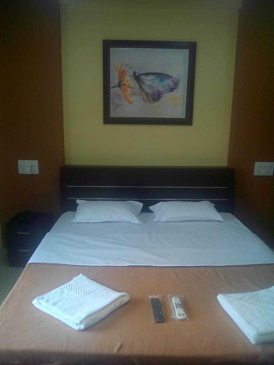 Neelisha River Front Inn Kankavali Esterno foto